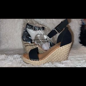 Black striped wedge’s